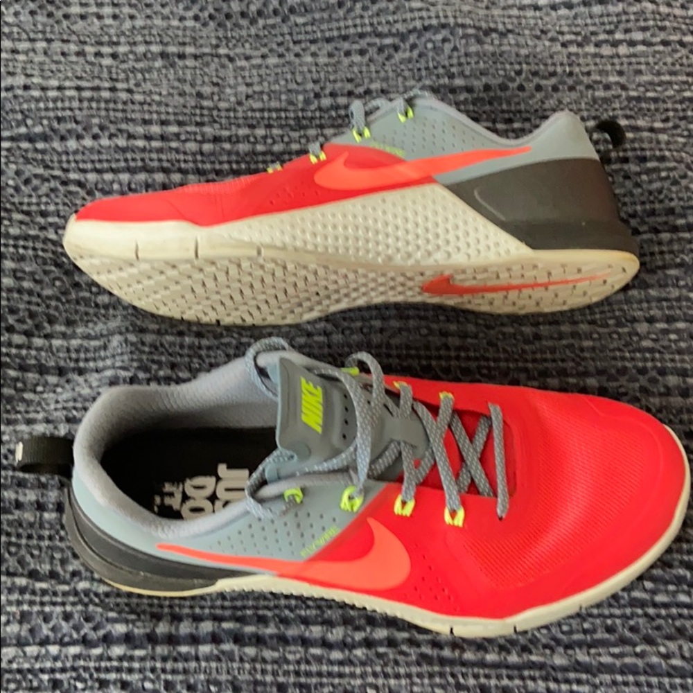 NIKE METCON 1 (size: 10) Daring Red/Hot Lava